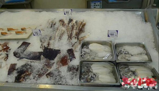 海产价格数字是泰铢重量是公斤。100人民币等于470铢这个就大家自己算了。