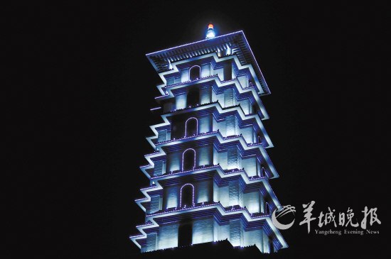 　　2012年3月26日，世界首座青花瓷塔亮相江西省景德镇市昌南湖。瓷塔高59米，共11层，成为千年瓷都景德镇新的标志。