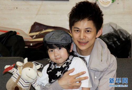 　　湖南卫视主持人：何炅，以760万排名35位。商业收入：2070万 SVAAS排名：4