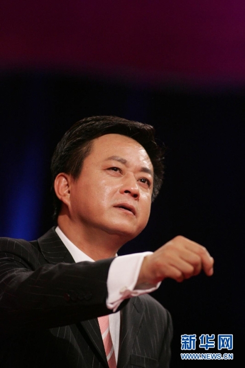 　　朱军，月薪22万，工资化妆费1万每月特殊补贴2.3万年终奖金2万