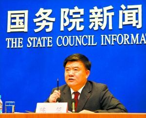 　　卫生部部长陈竺称“逐步把戒烟咨询和药物纳入基本医保”