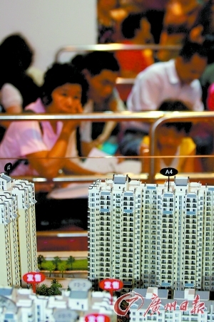 　　房地产市场调控不放松，使得消化存量房成为房企首要任务。