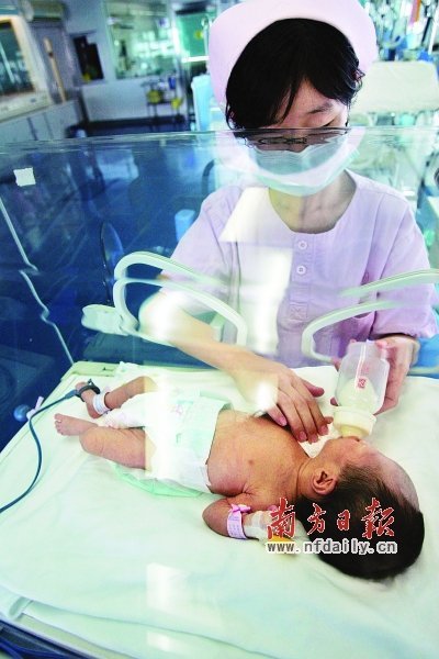 　　深圳新人口计生条例对国家相关法律法规有所突破和创新。周游摄