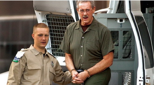 　　中国古话中的无商不奸和为富不仁是有客观依据的。