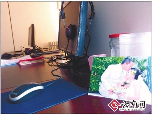 　　电脑是招揽生意的主要工具