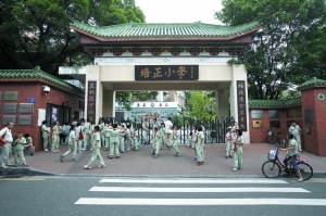 　　近期有不少买家到地产中介咨询培正小学的学位房。（资料图片）