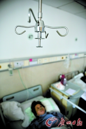 　　事故后何阿姨伤势严重。记者罗知锋摄