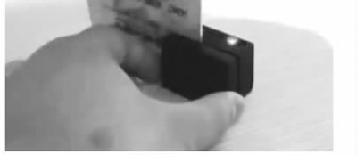   最新出现的便携式银行卡复制器。