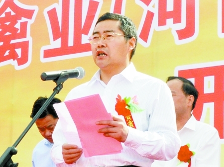 　　正大集团河南区资深总裁郑宝振出席河南区蛋种鸡场开工奠基仪式