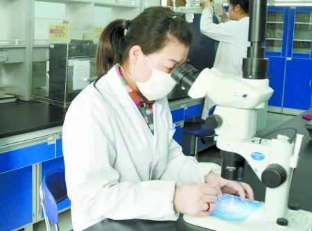 　　正大集团标准化饲料质检化验室