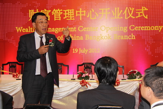 　　中国银行曼谷分行总经理车军介绍财富管理中心情况。孙广勇摄