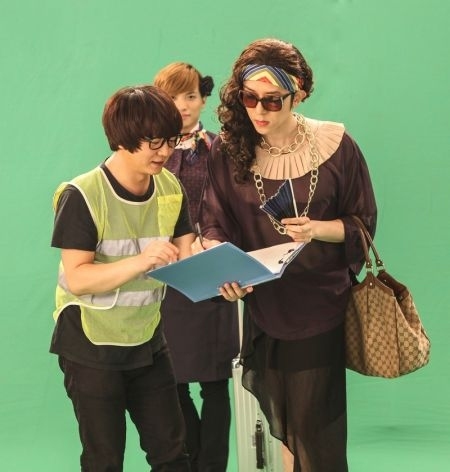 　　图：孙凌生扮空姐