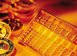 　　<b>努力赚钱，累积“第一桶金”。</b>