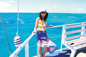 　　■郝娜在澳大利亚大堡礁附近 