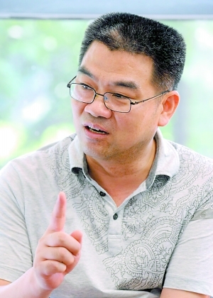 　　村镇银行走“小”路，烧烤摊也能贷款