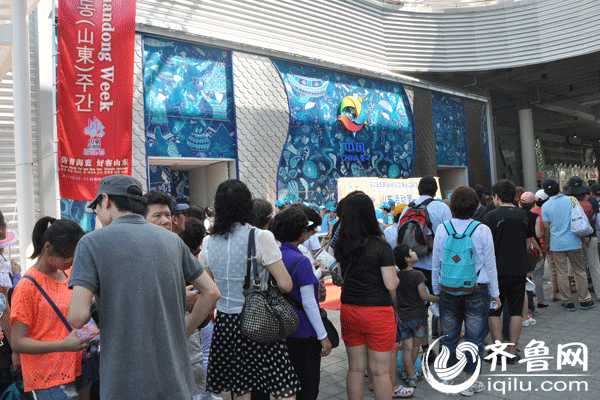 　　丽水世博会山东周第二天，中国馆门前排起了长长的队伍