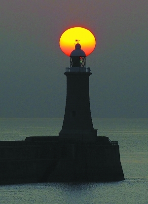 　　英吉利海峡南端的埃迪斯顿灯塔