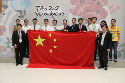 　　中国馆工作人员合影。摄影：人民网记者 马菲