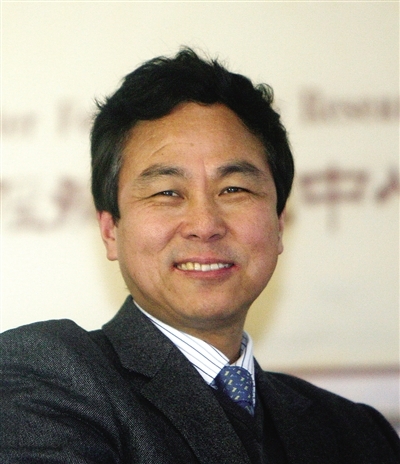 　　卢锋