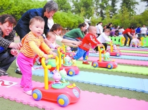 　　图为幼儿园小朋友参加健康宝贝大赛。（资料照片）本报记者 李继辉摄 