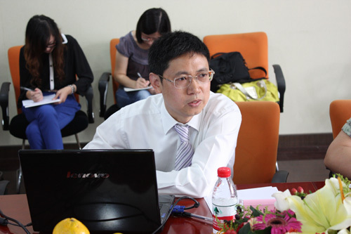 　　<b>无锡健特药业有限公司总经理张连龙介绍品控经验</b>