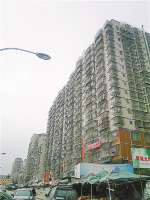 　　民治街道樟坑社区的农民房颇具规模。 深圳晚报记者 易红梅 摄