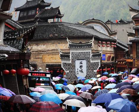 　　凤凰古城(资料图)