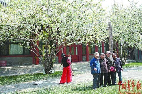 　　长垣再制造产业园区入口处竖起的规划效果图。