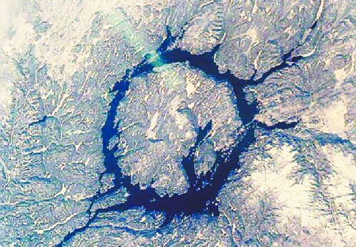 　　珀匹盖陨石坑空中俯瞰图