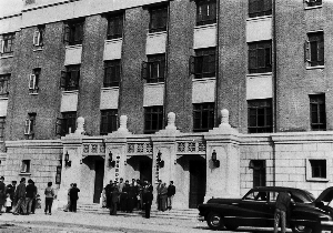 　　1955年中国人民保险公司在北京月坛北小街4号建的办公大楼