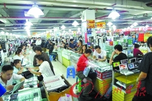 　　某手机卖场的交易现场。CFP供图