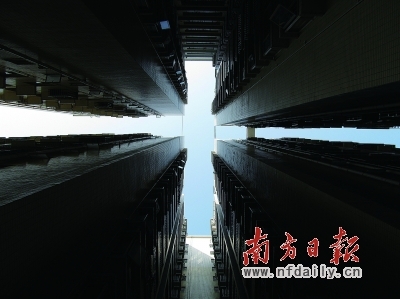 　　“城中村”中林立的“违建”是深圳土改必须要直面的难题。
