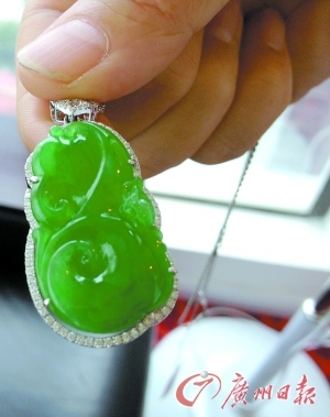 　　经过技工精雕细琢后的产品。