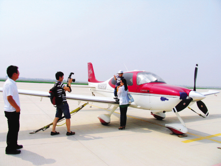 　　通用航空产业展示出了独特的蓝天魅力，让不少民营企业投身其中。