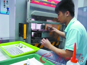 　　大型企业的白银加工很复杂