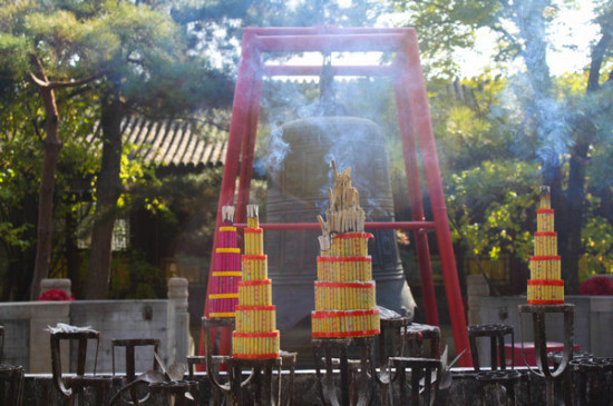 　　潭柘寺香火旺盛