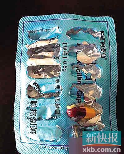 ■市民爆料的爬出活虫的阿莫西林。