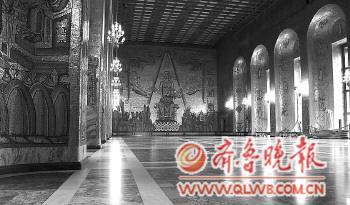 　　斯德哥尔摩市政厅内景(大图)和外景(小图)，诺奖晚宴在此举行。