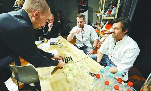 3D食物打印机亮相荷兰：放入原料输出美食。CFP供图