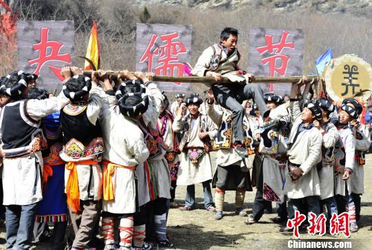四川理县举行古羌传统“夬儒”节（图）