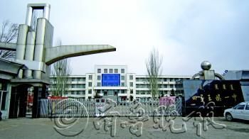 内蒙古四子王旗一中，是郭树清读中学的地方。本报记者 郑雷 摄