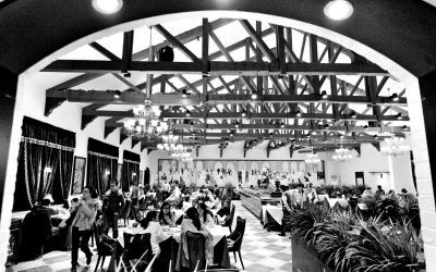 晚餐时间人大俄式西餐厅里食客盈门