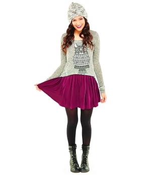 莫塔穿上以自己名字命名的品牌衣服，拍摄宣传照。