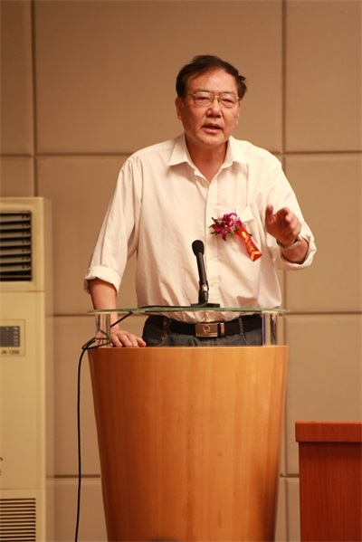 中共中央宣传部新闻出版局副局长张凡致辞.