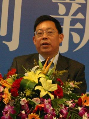 图文:中国中粮集团总法律顾问刘烈东发言