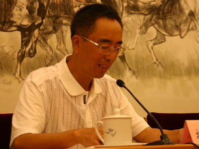 林荣强先生做第四届理事会财务工作报告