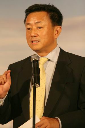 图文:国民经济研究所所长樊纲做主题演讲