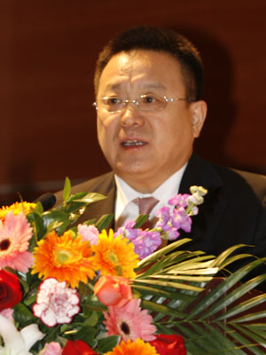 图文深圳市贸易工业局副局长张万杰