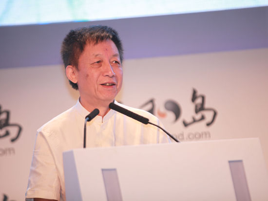 “2014正和岛岛邻大会”于6月13日-15日在北京举行。上图为著名学者易中天。(图片来源：新浪财经 梁斌 摄)