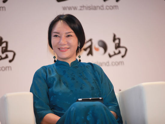 “2014正和岛岛邻大会”于6月13日-15日在北京举行。上图为信诺传播董事长曹秀华。(图片来源：新浪财经 梁斌 摄)